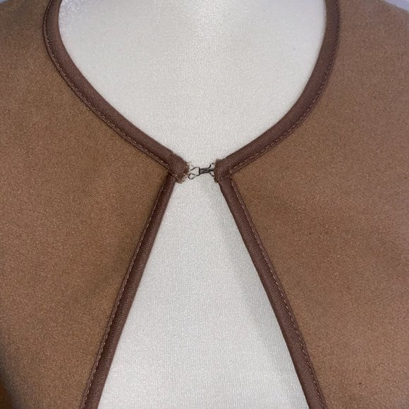 BCBGeneration Color-block Cape - Picture 6 of 9